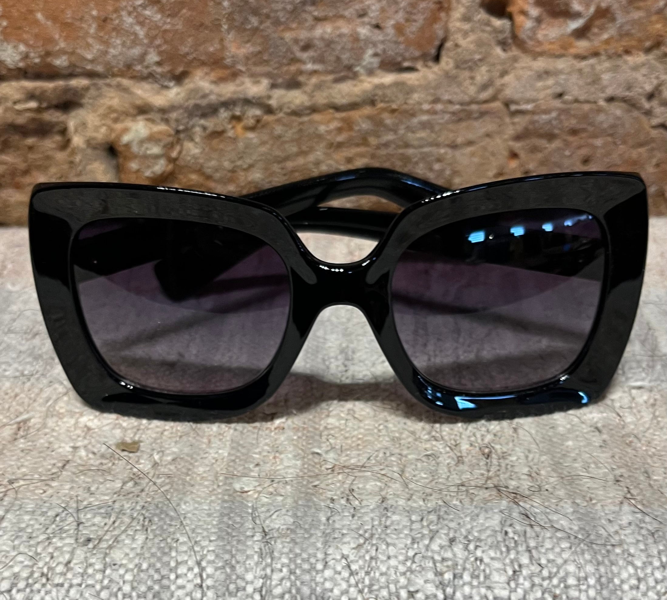 Bulky Frame Sunglasses