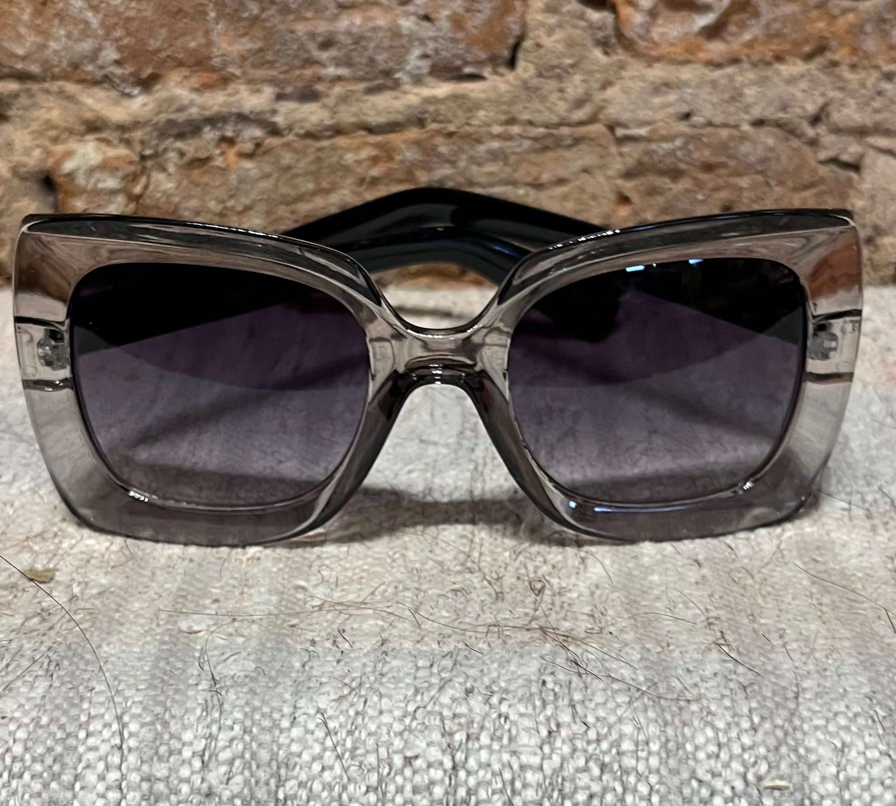Bulky Frame Sunglasses