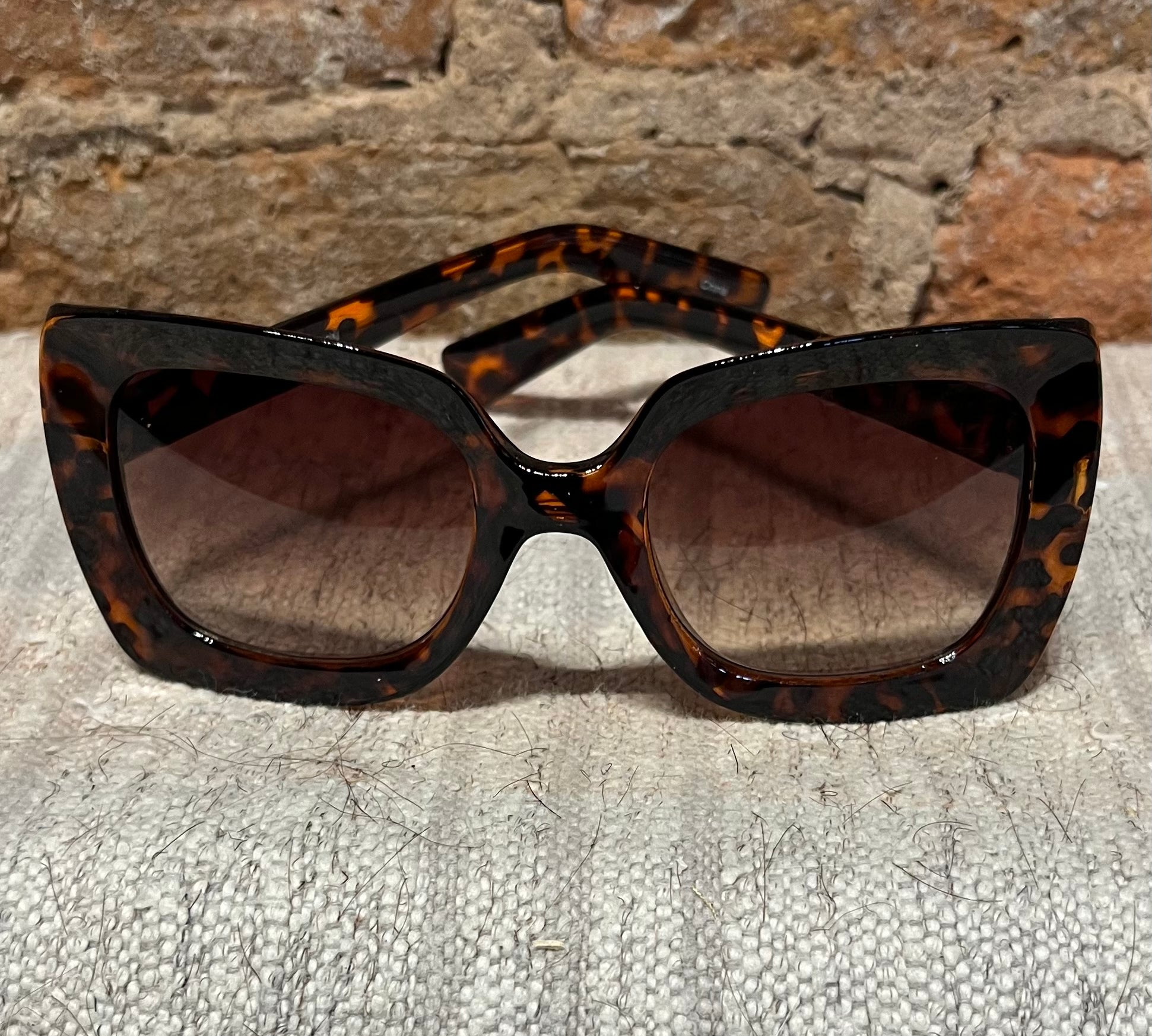Bulky Frame Sunglasses