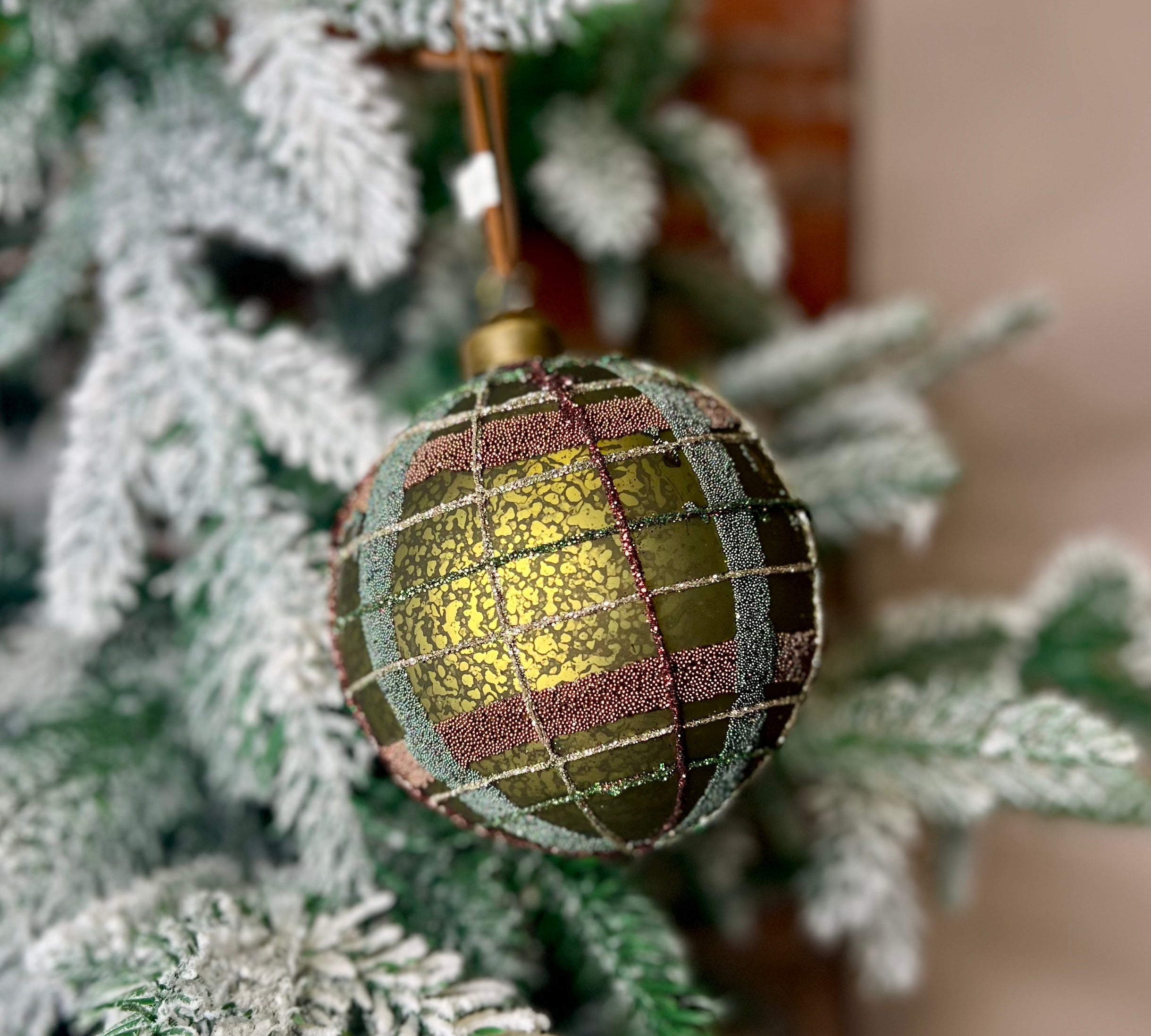 Round Matte Glitter Plaid Orn 4”