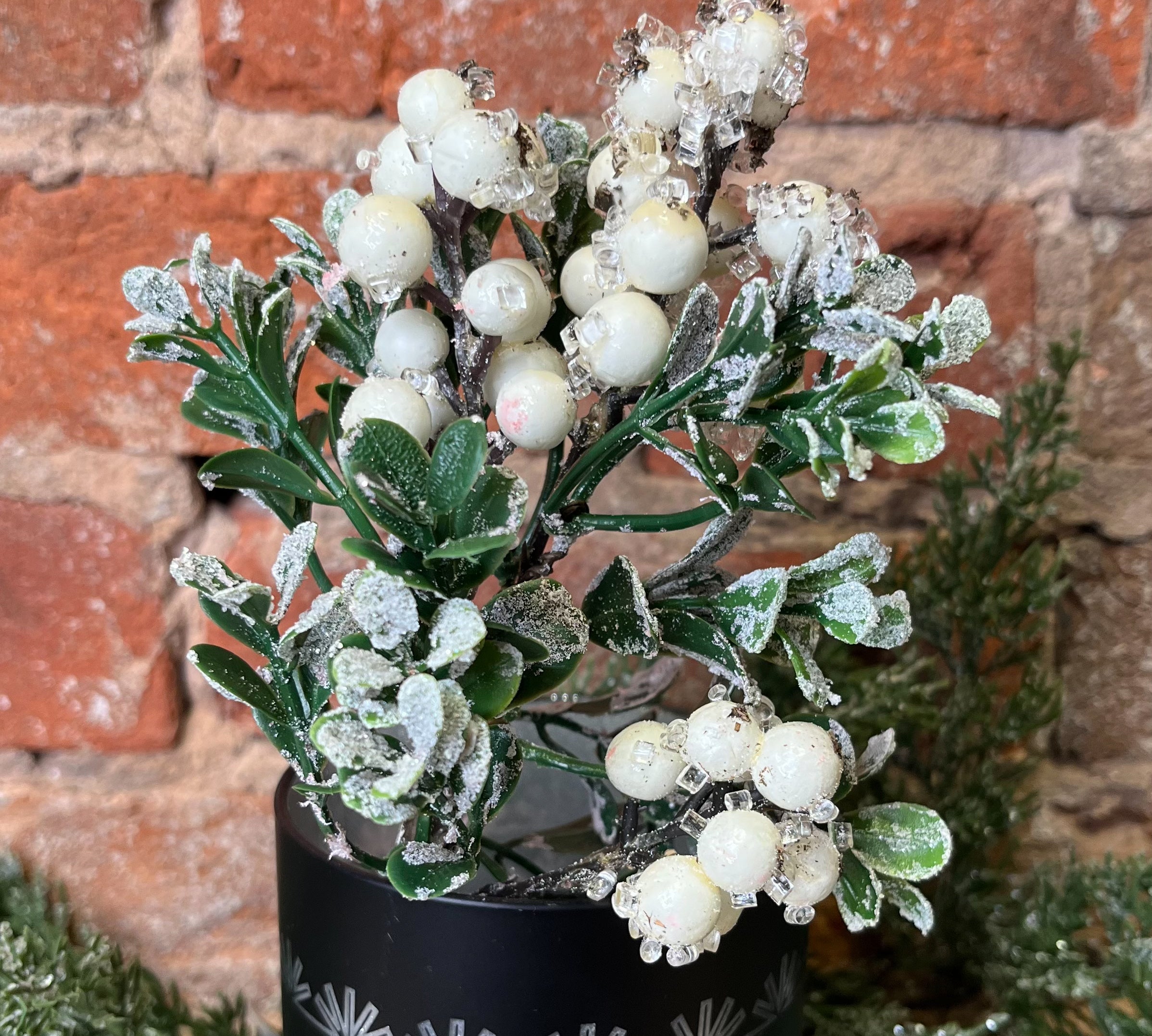 Iced Boxwood & Berry Mini Pick 8”