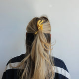 Kaxi Wavy Midi Hold Everything Claw