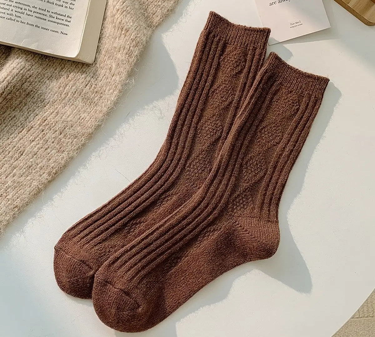 Diamond Pattern Solid Socks