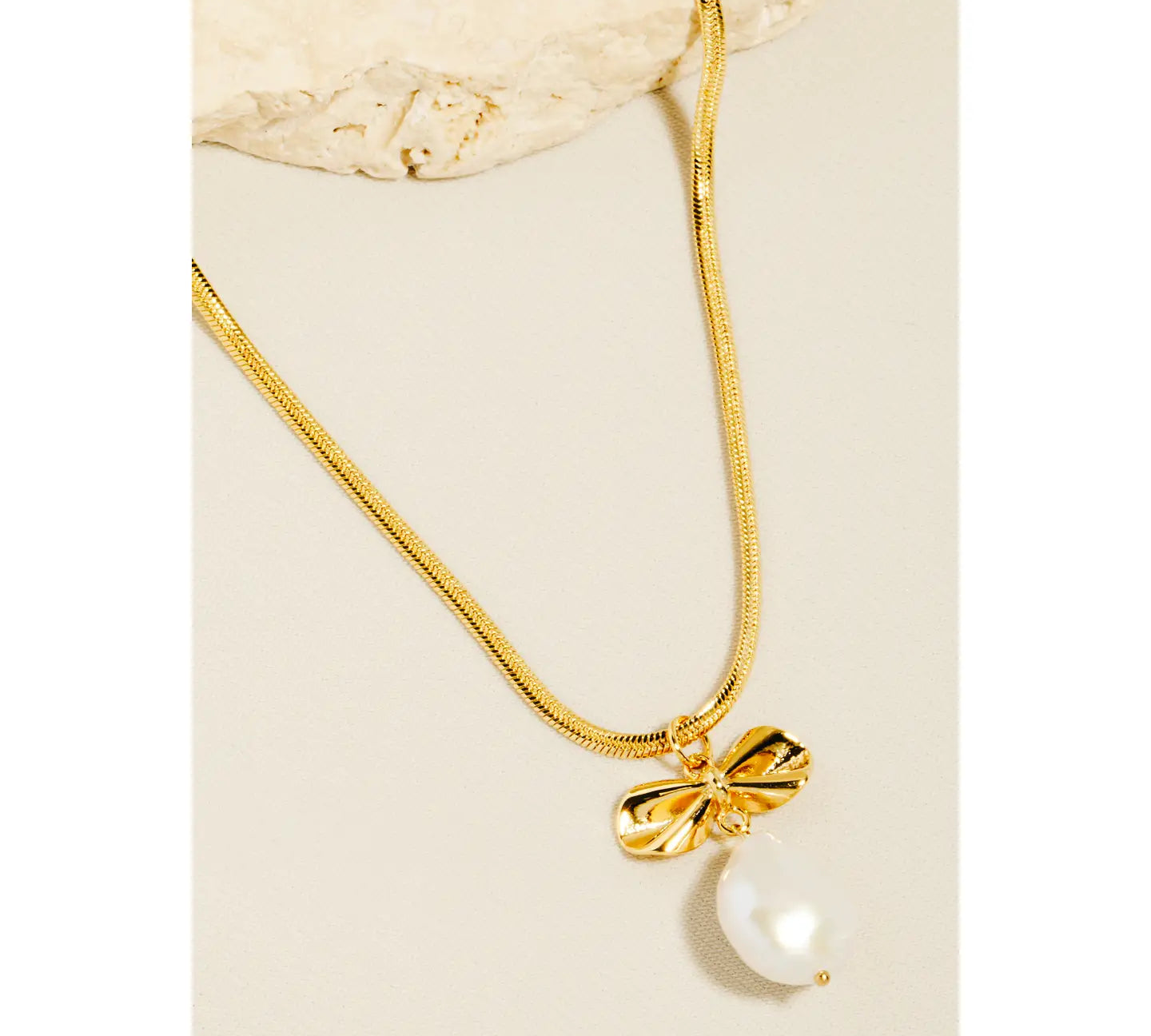 Pearl & Ribbon Pendant Necklace