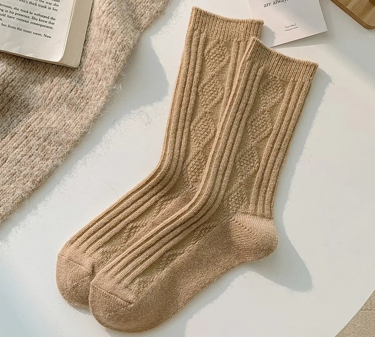 Diamond Pattern Solid Socks