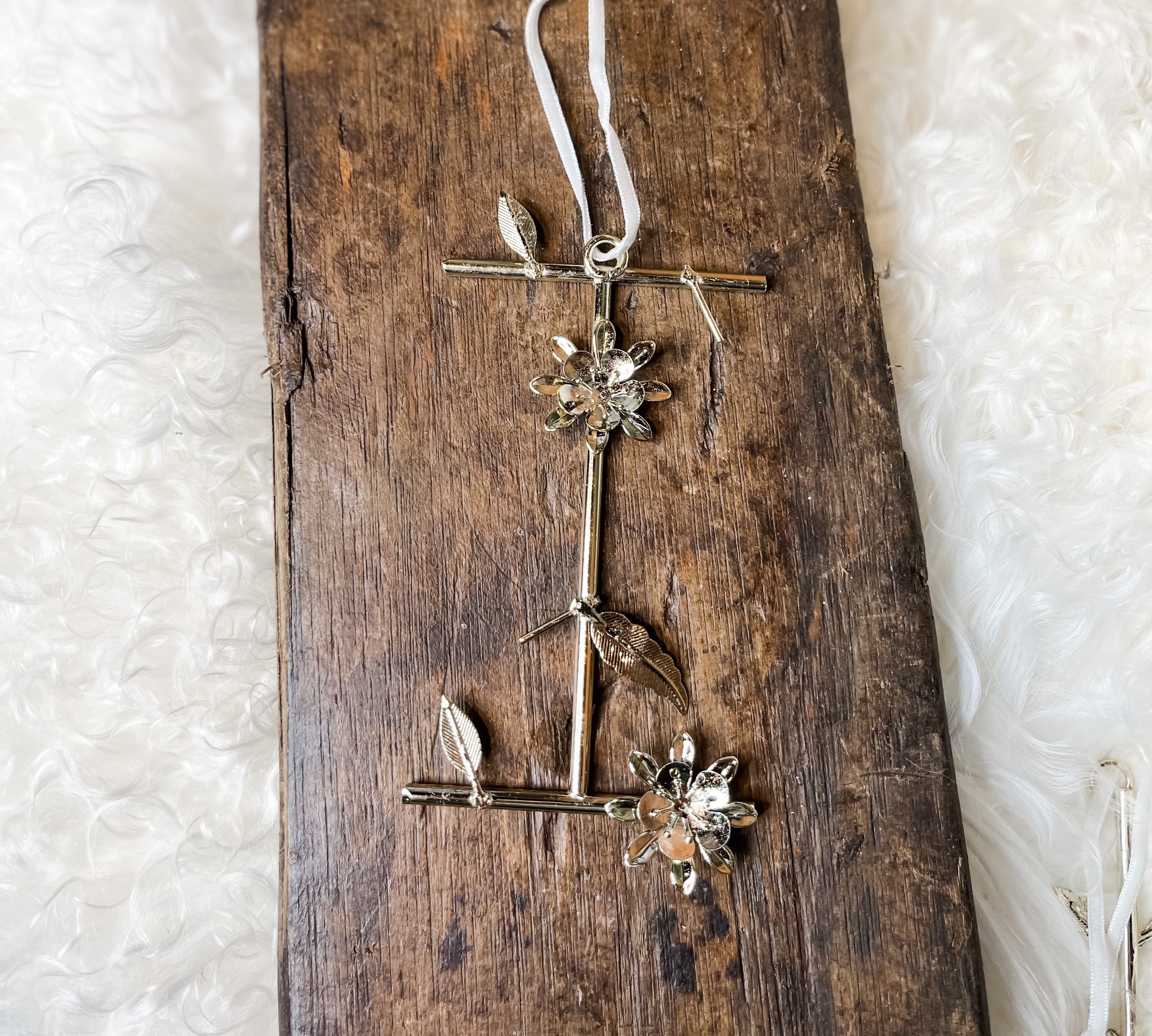 Metal Letter Orn w/ Flowers & Leaves 5.5”